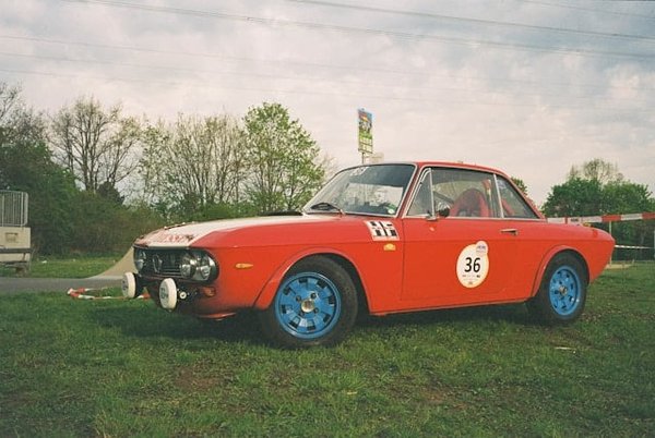 Qual è il processo per calibrare correttamente il sistema di telemetria in un veicolo da corsa?